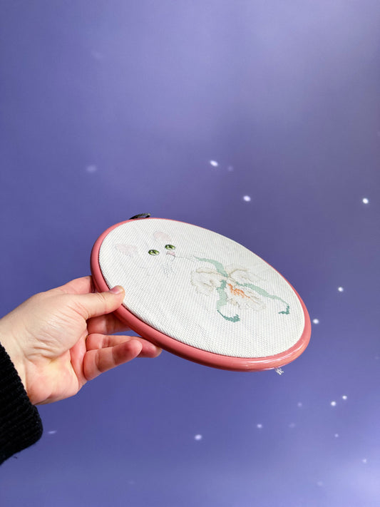 Vintage White Cat Embroidery Hoop