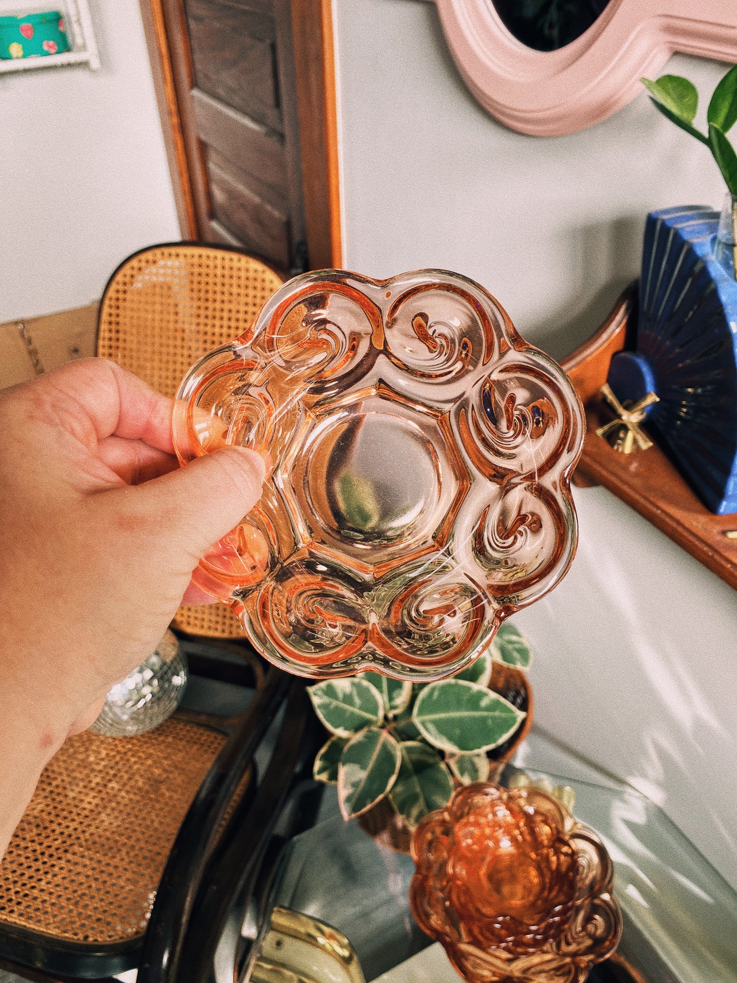 Beautiful Vintage Swirly Pink Glass Bowl Set