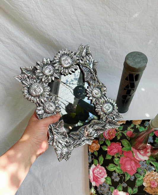 Vintage Heavy Custom Daisy Photo Frame