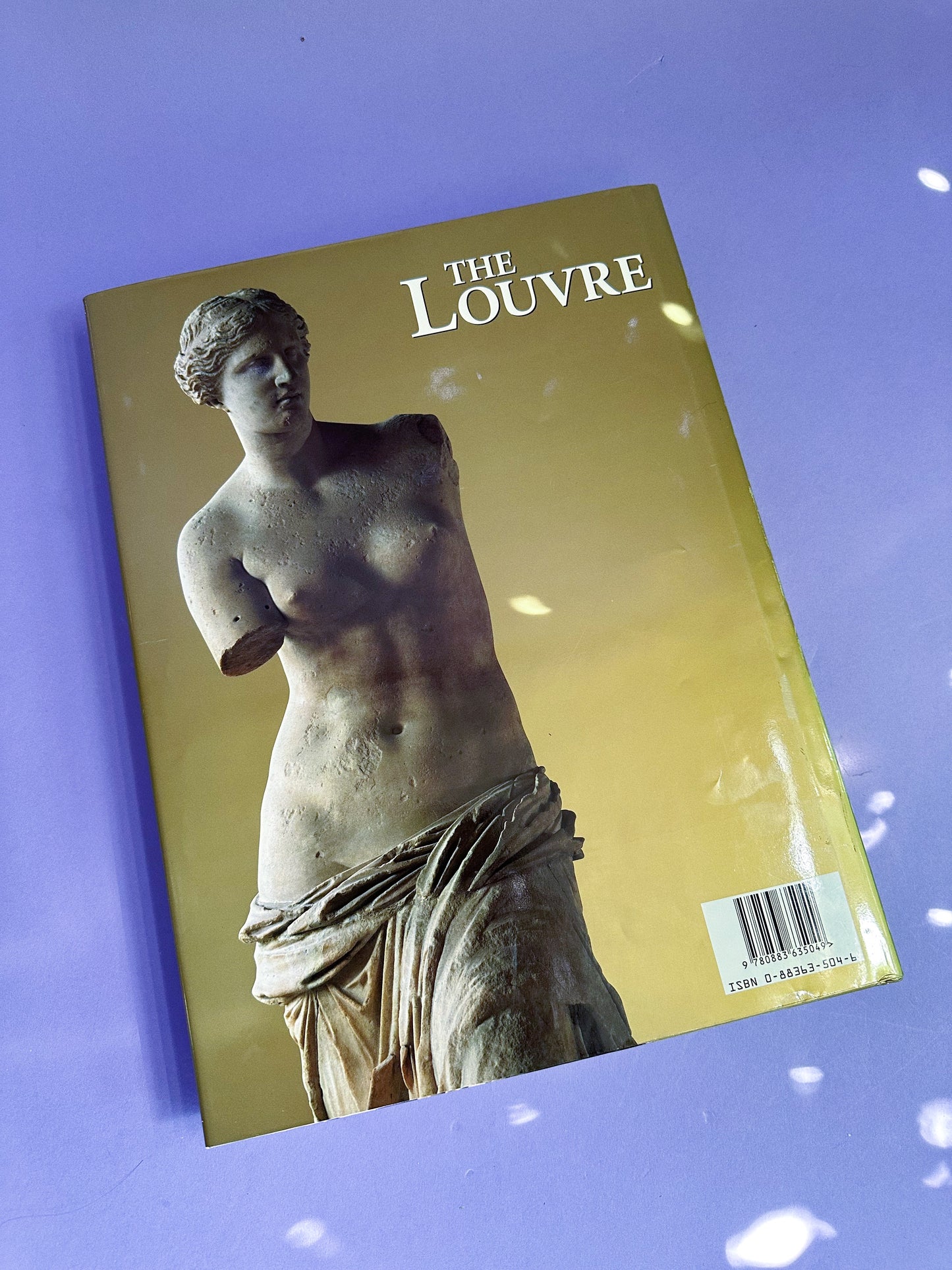 Hardcover The Louvre Coffee Table Book