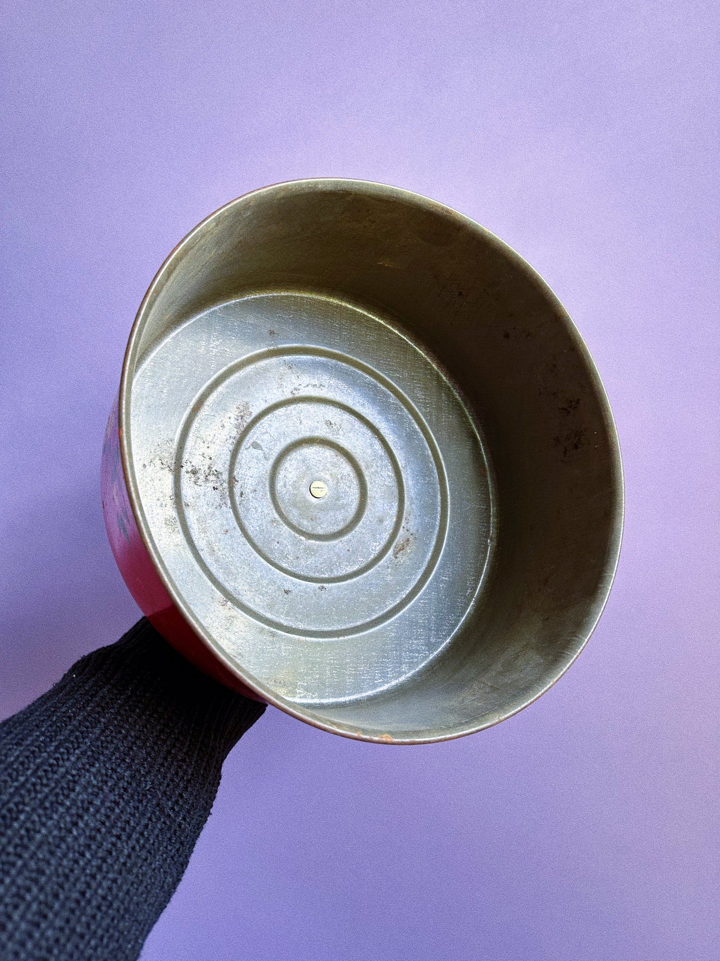 Red Antique Metal Cake Pan Carrier