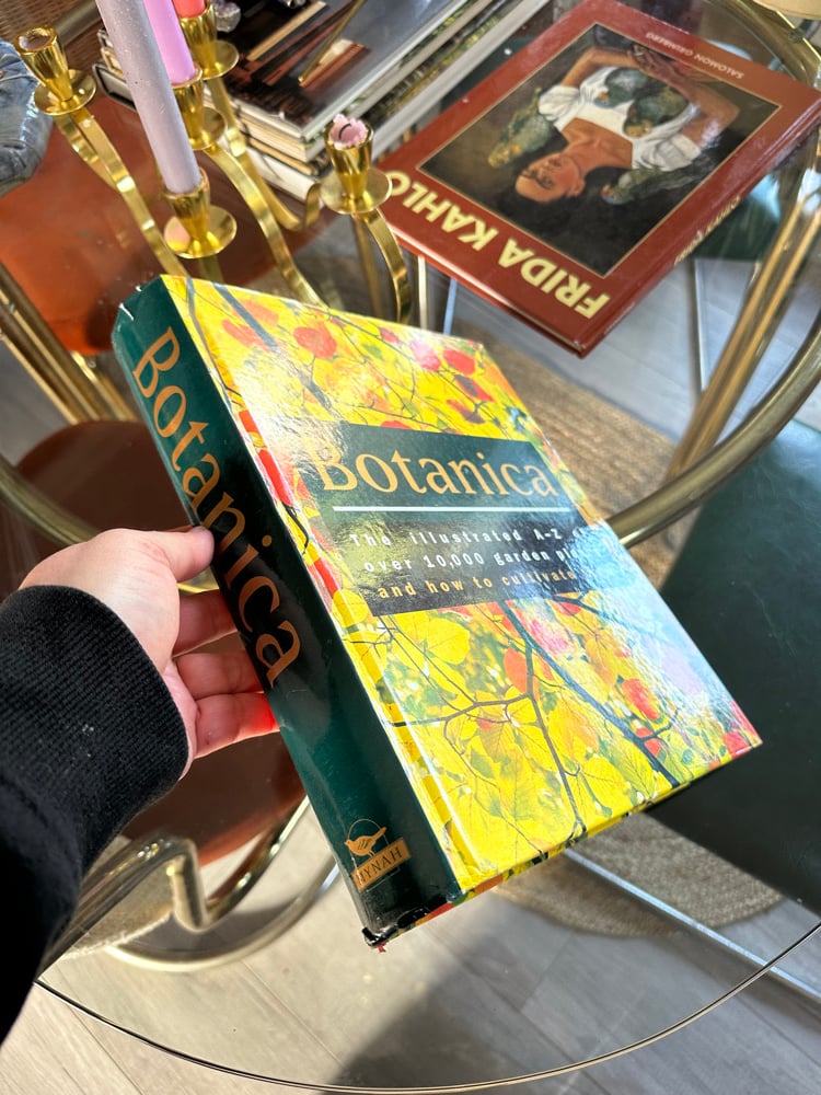 Botanica: The Illustrated A-Z of Over 10,000 Garden Plants