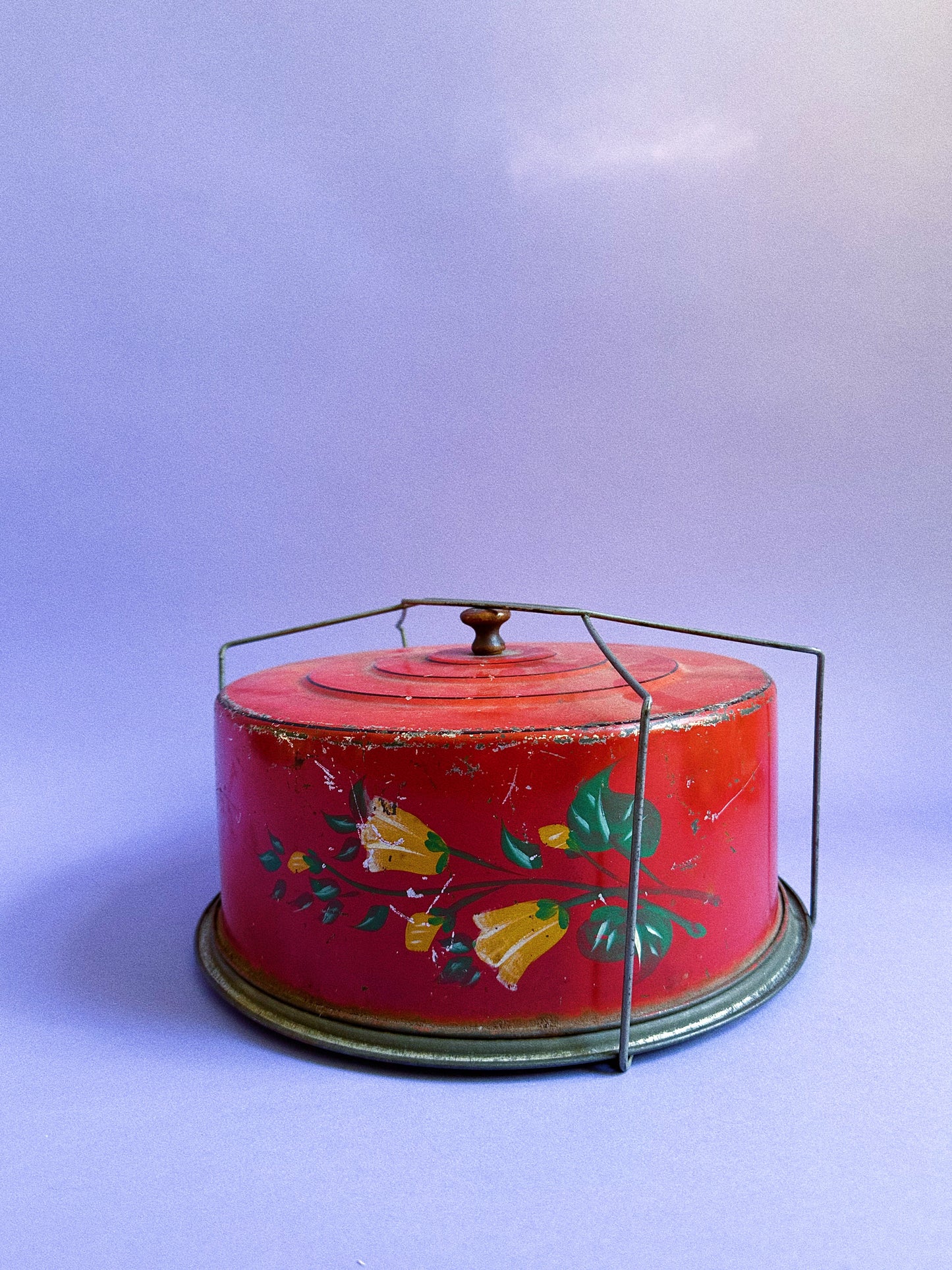 Red Antique Metal Cake Pan Carrier