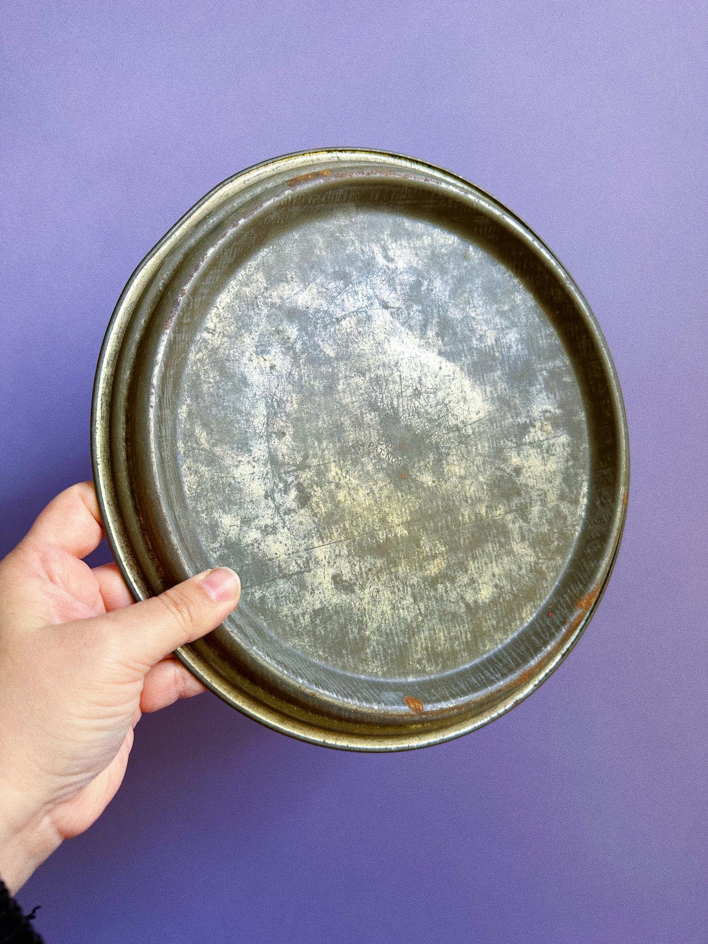 Red Antique Metal Cake Pan Carrier