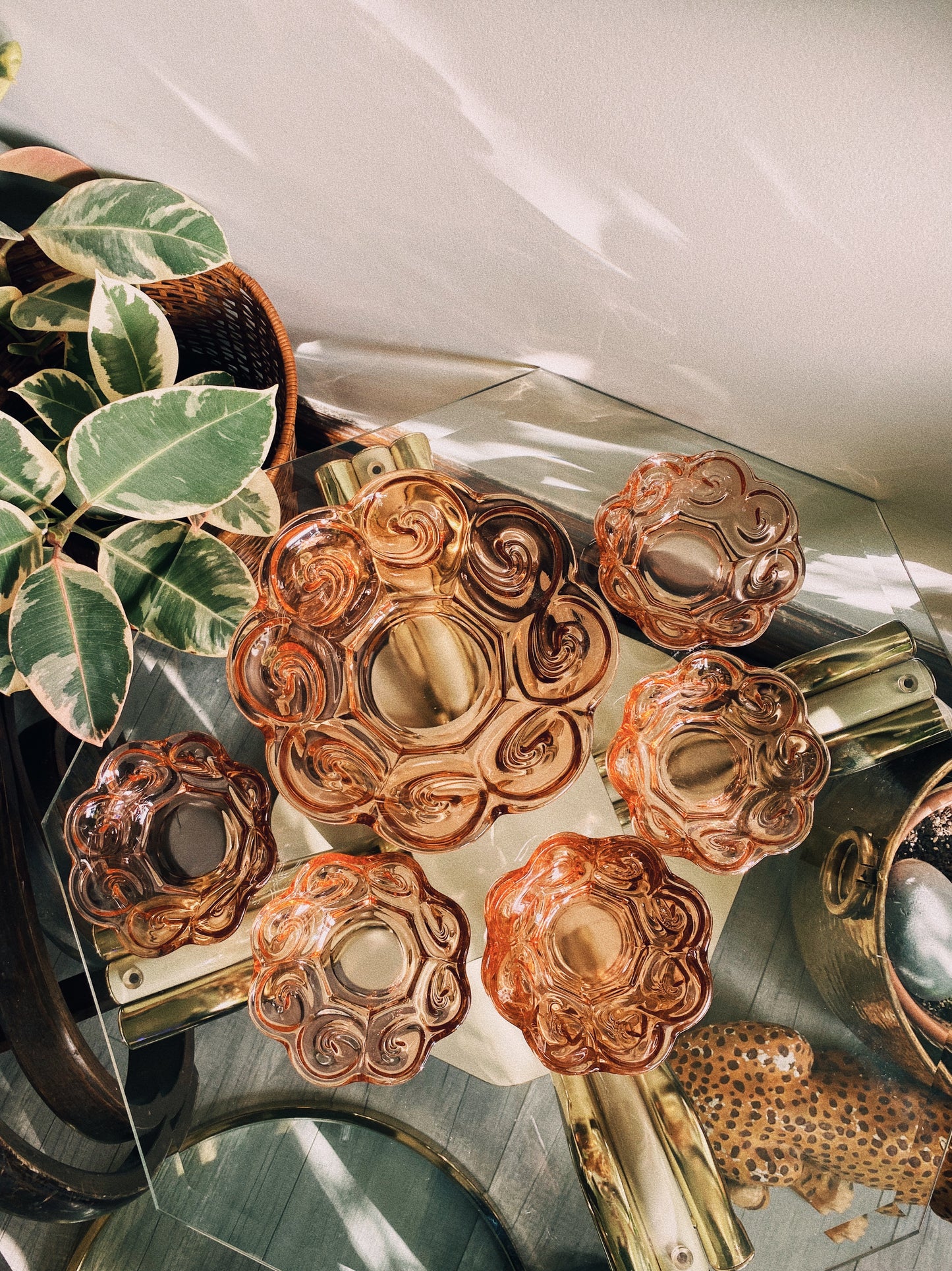 Beautiful Vintage Swirly Pink Glass Bowl Set