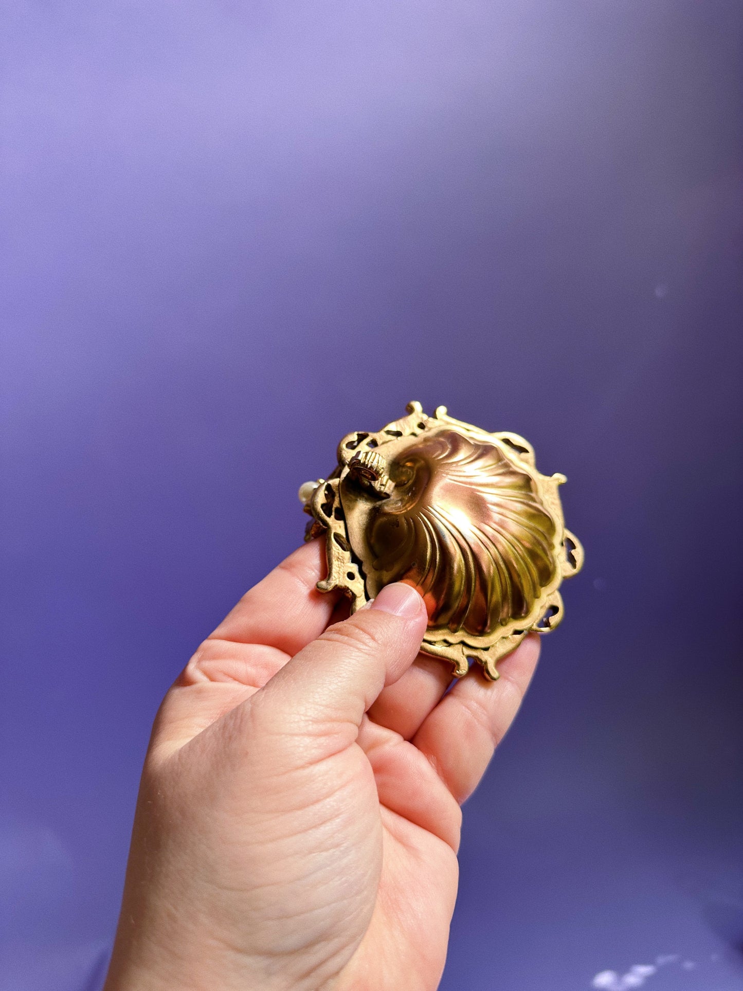 Vintage Gilt Bronze Metal Clam Shaped Dish W Hands and Pearl