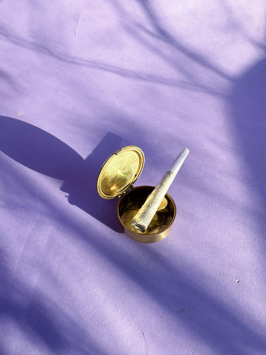 Vintage Personal Hand Held Ashtray Floral Pattern Motif Spring Lock Gold Tone