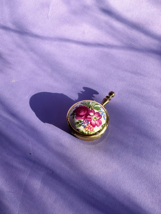 Vintage Personal Hand Held Ashtray Floral Pattern Motif Spring Lock Gold Tone