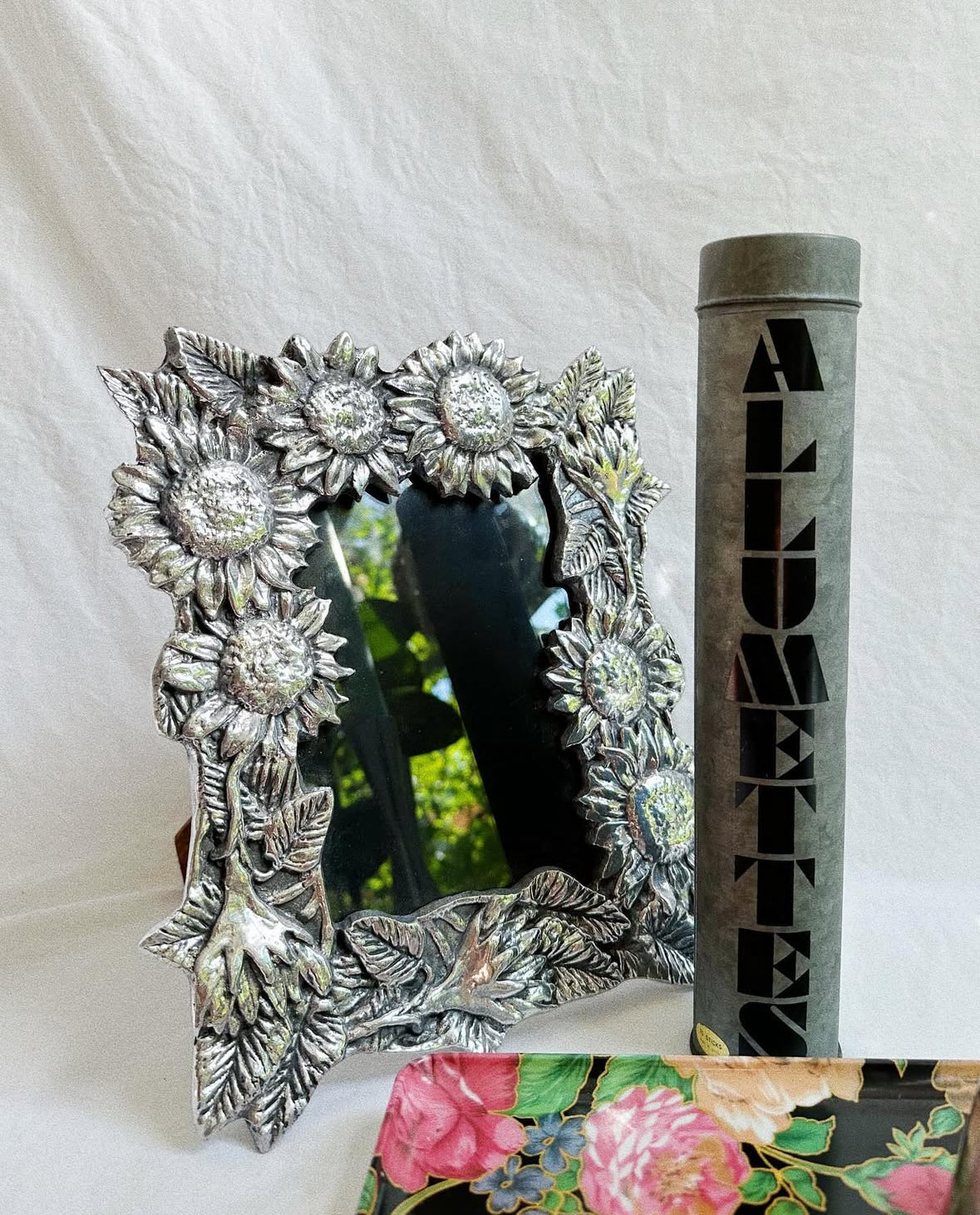 Vintage Heavy Custom Daisy Photo Frame