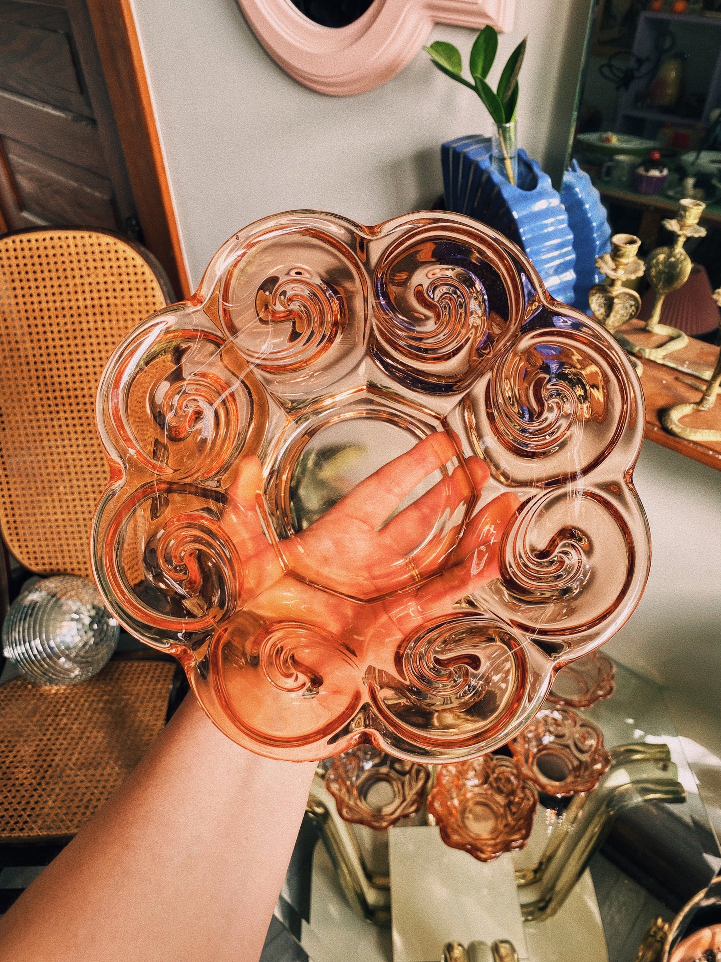 Beautiful Vintage Swirly Pink Glass Bowl Set