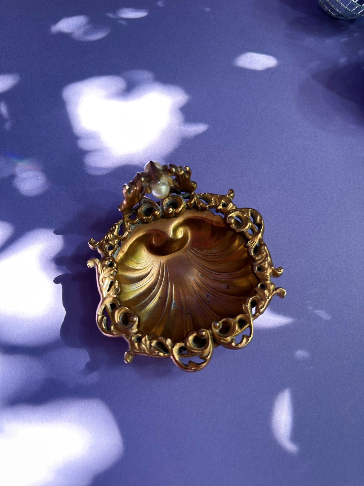 Vintage Gilt Bronze Metal Clam Shaped Dish W Hands and Pearl