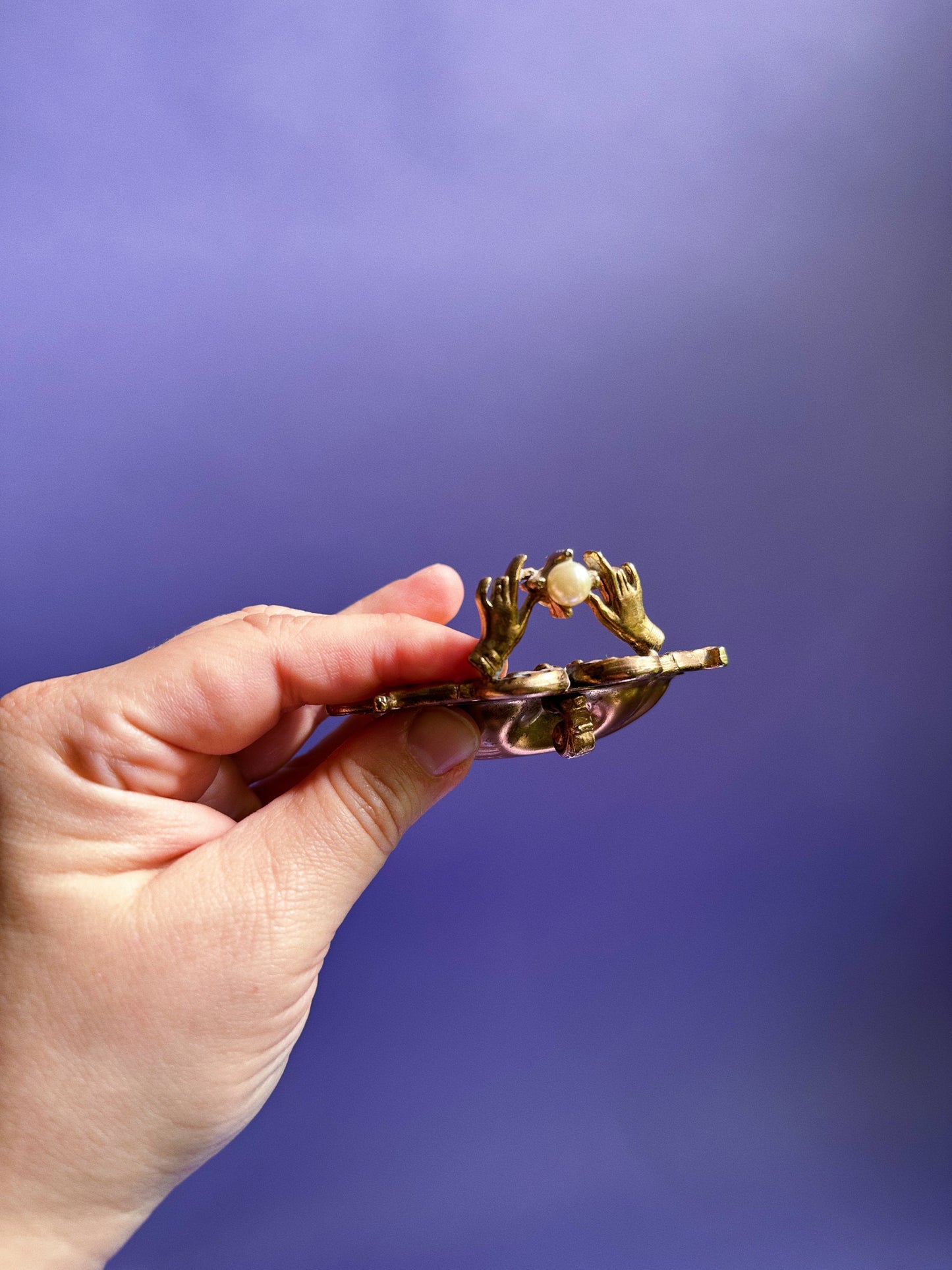 Vintage Gilt Bronze Metal Clam Shaped Dish W Hands and Pearl