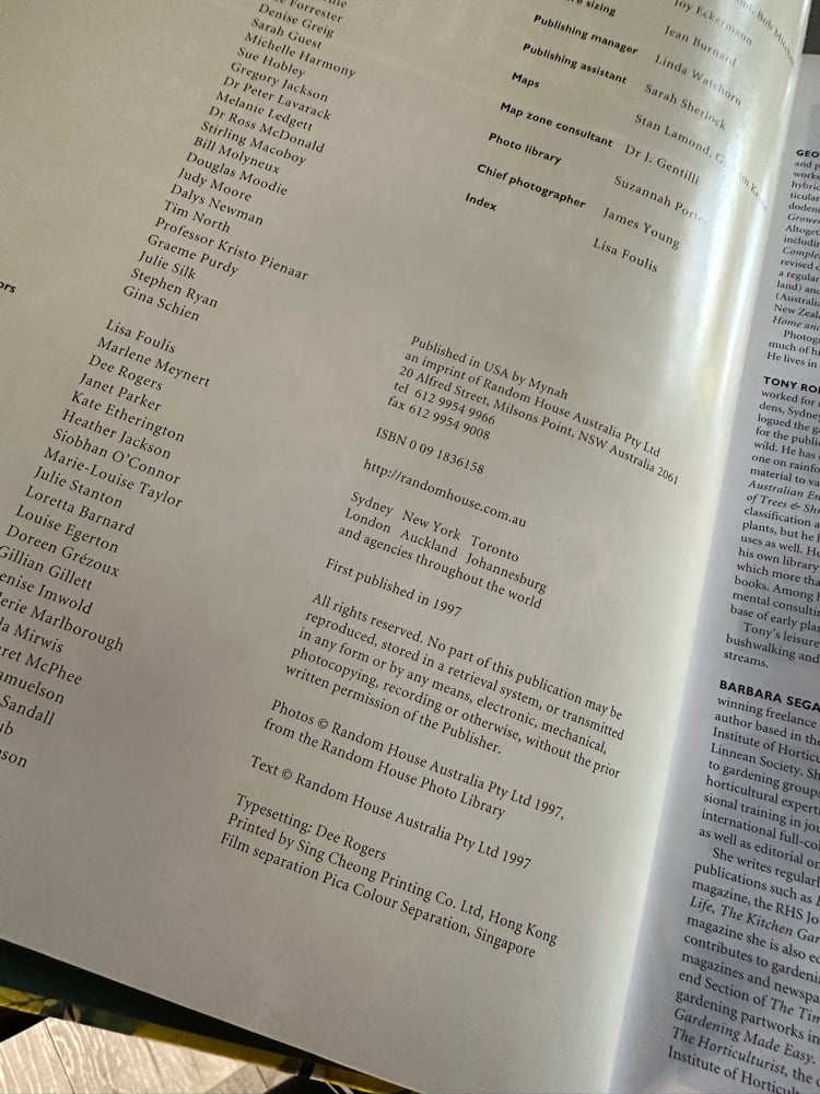 Botanica: The Illustrated A-Z of Over 10,000 Garden Plants